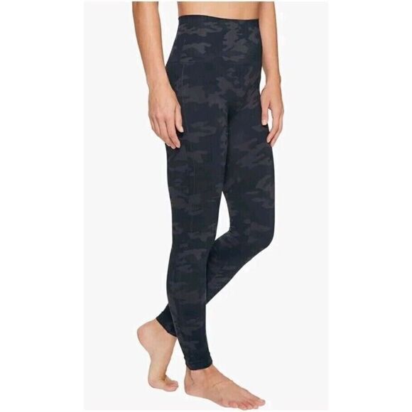 Spanx Look At Me Now Leggings Womens Small Camo Black FL3515 - Picture 1 of 3
